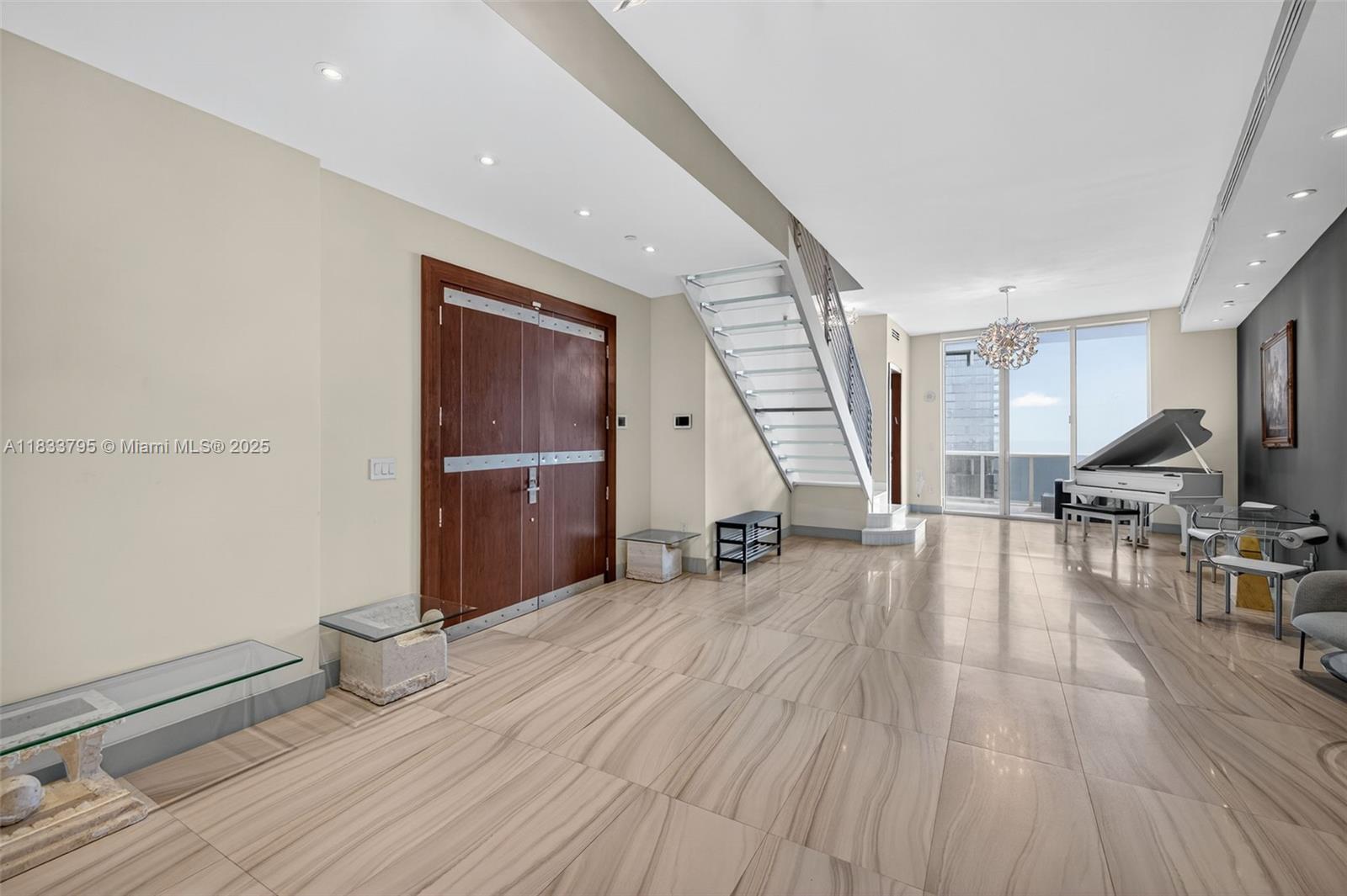 Ver detalles TS2 & TS3 4 / 5 3806 sq. ft. $ 2025-07-03 0 foto