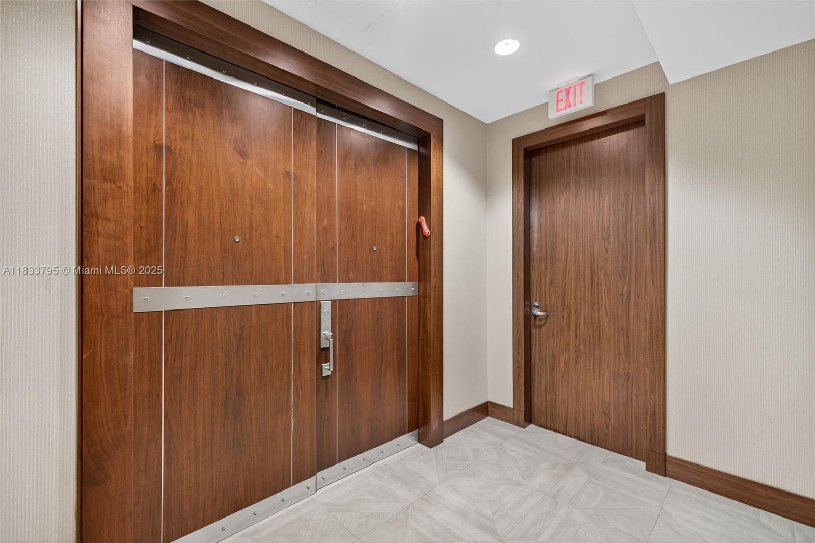 Ver detalles TS2 & TS3 4 / 5 3806 sq. ft. $ 2025-07-03 0 foto