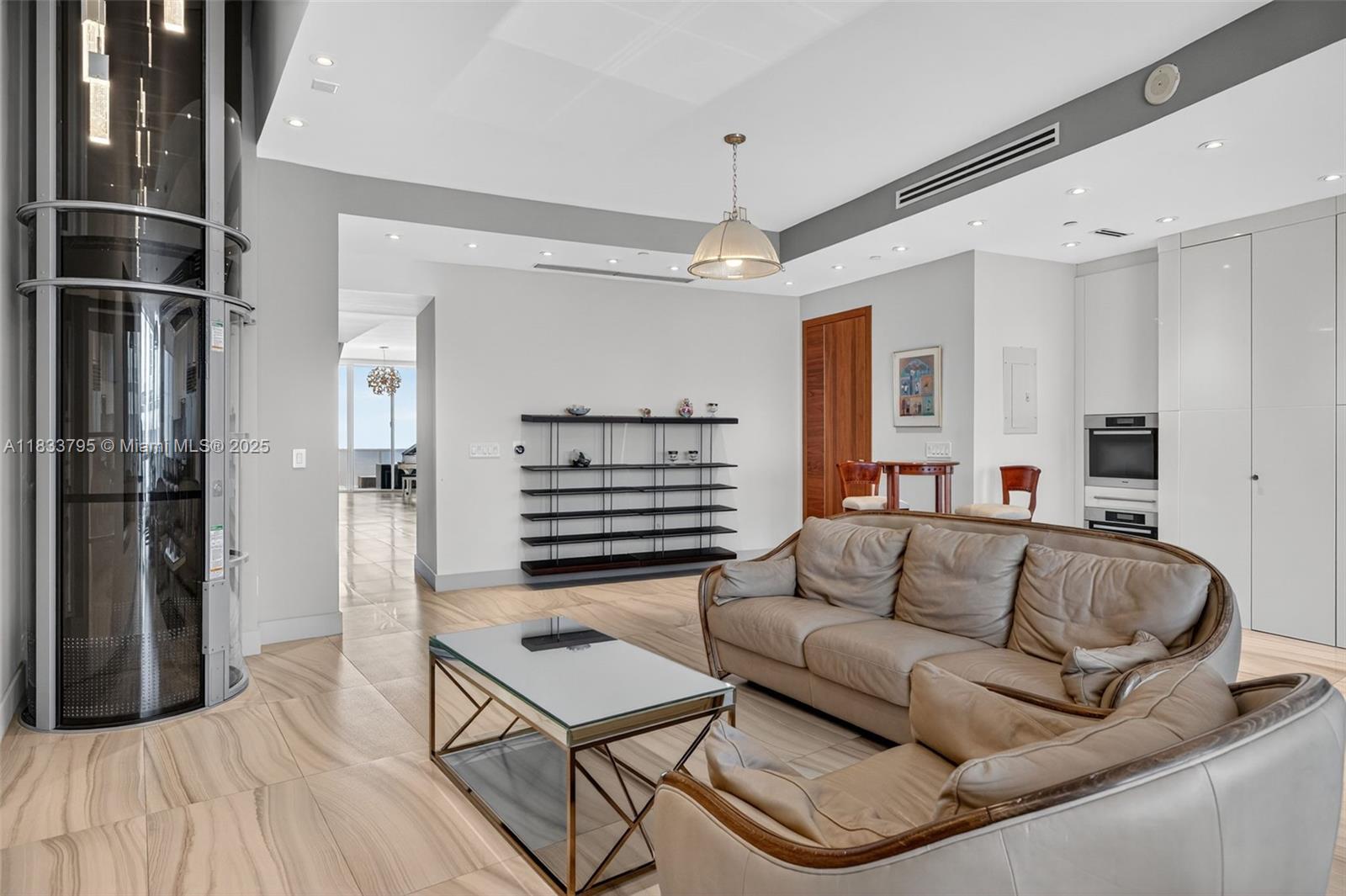 Ver detalles TS2 & TS3 4 / 5 3806 sq. ft. $ 2025-07-03 0 foto
