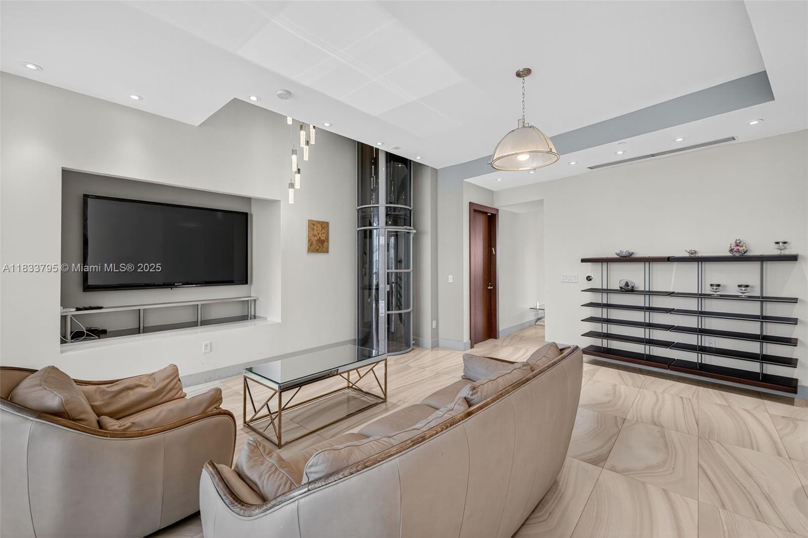 Ver detalles TS2 & TS3 4 / 5 3806 sq. ft. $ 2025-07-03 0 foto