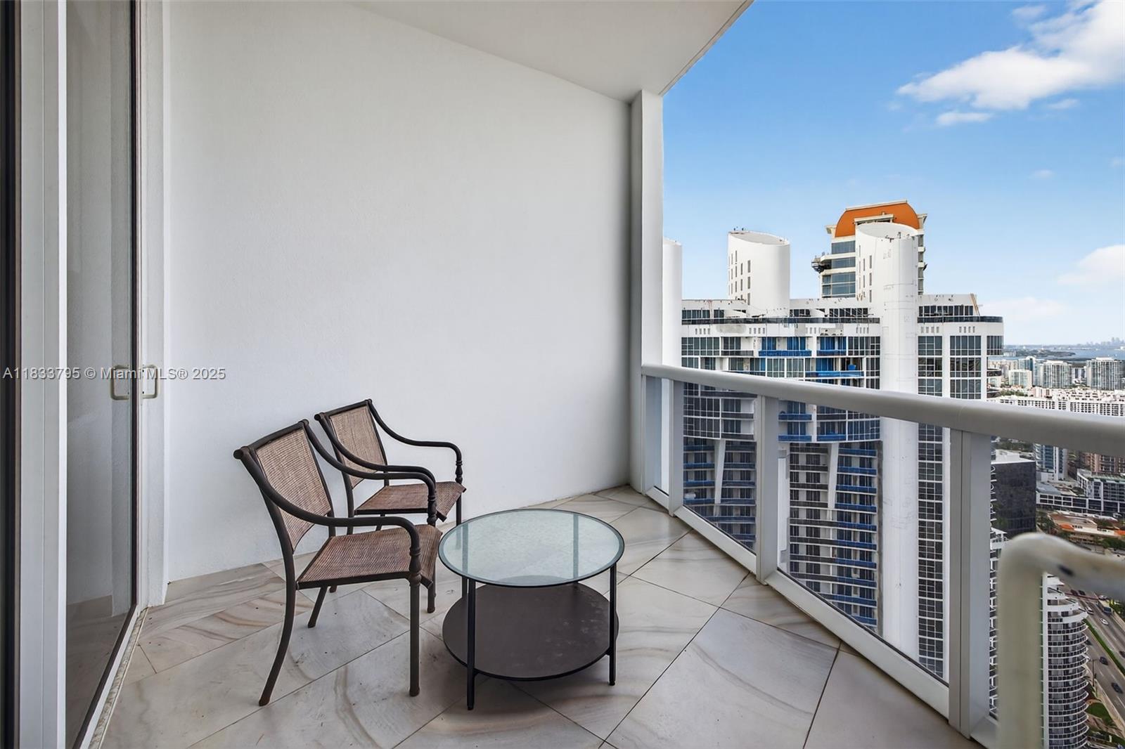 Ver detalles TS2 & TS3 4 / 5 3806 sq. ft. $ 2025-07-03 0 foto