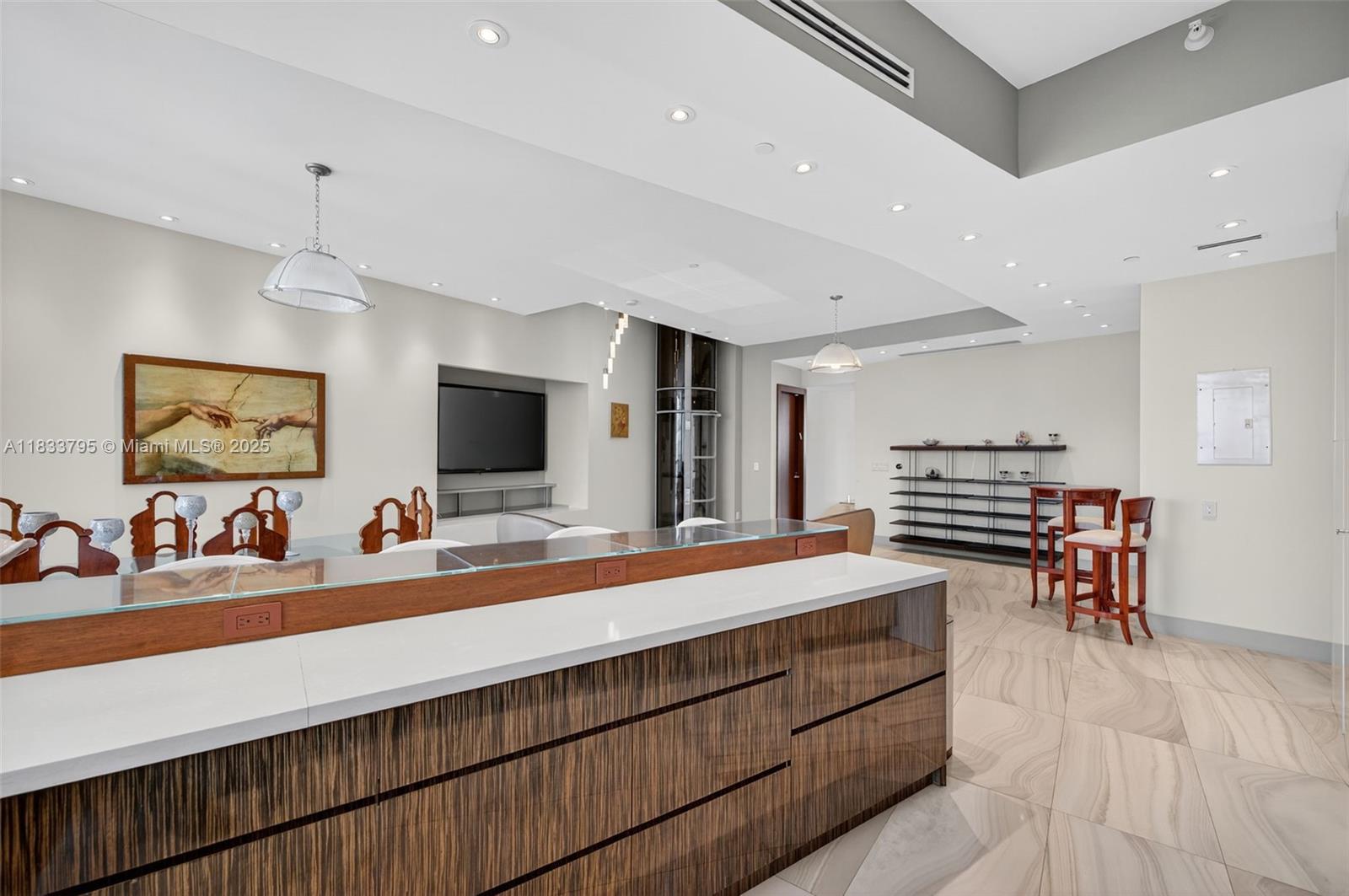 Ver detalles TS2 & TS3 4 / 5 3806 sq. ft. $ 2025-07-03 0 foto