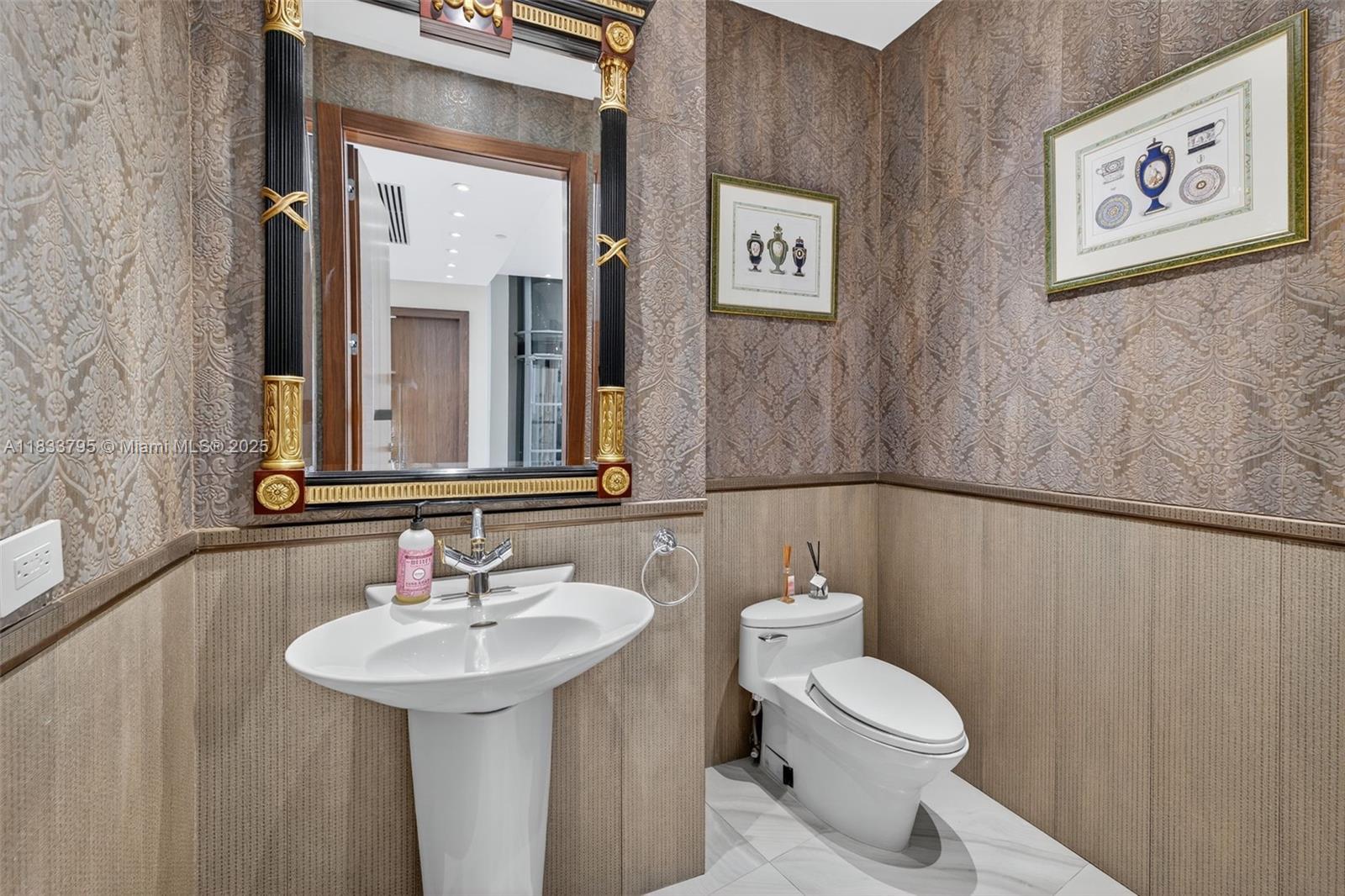 Ver detalles TS2 & TS3 4 / 5 3806 sq. ft. $ 2025-07-03 0 foto