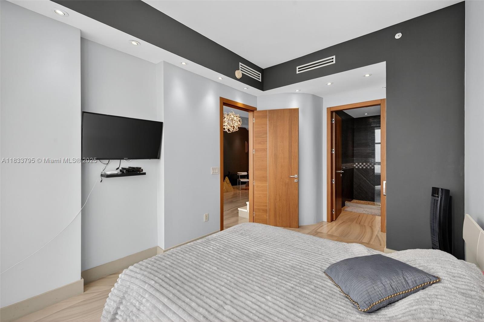 Ver detalles TS2 & TS3 4 / 5 3806 sq. ft. $ 2025-07-03 0 foto