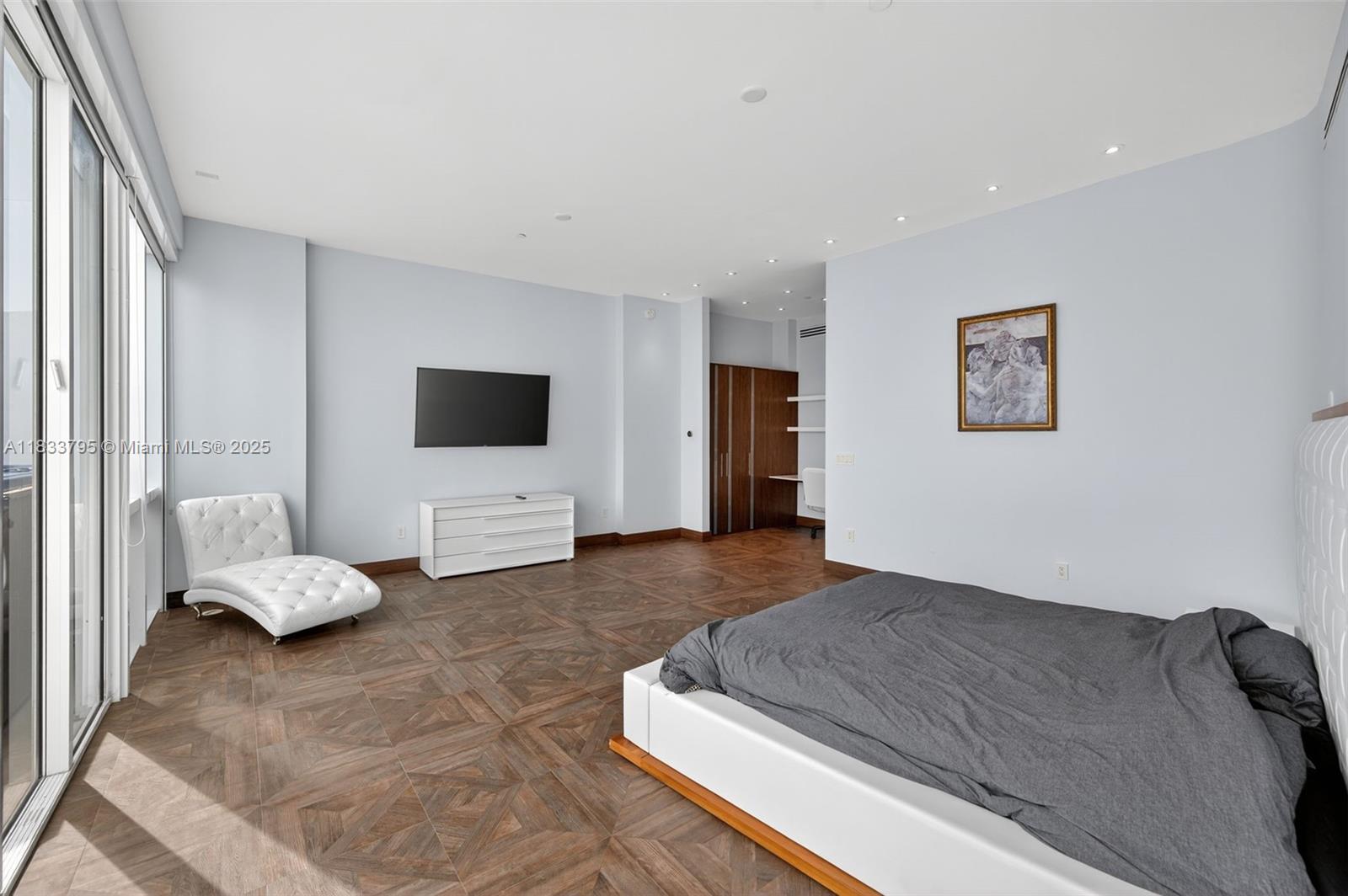 Ver detalles TS2 & TS3 4 / 5 3806 sq. ft. $ 2025-07-03 0 foto