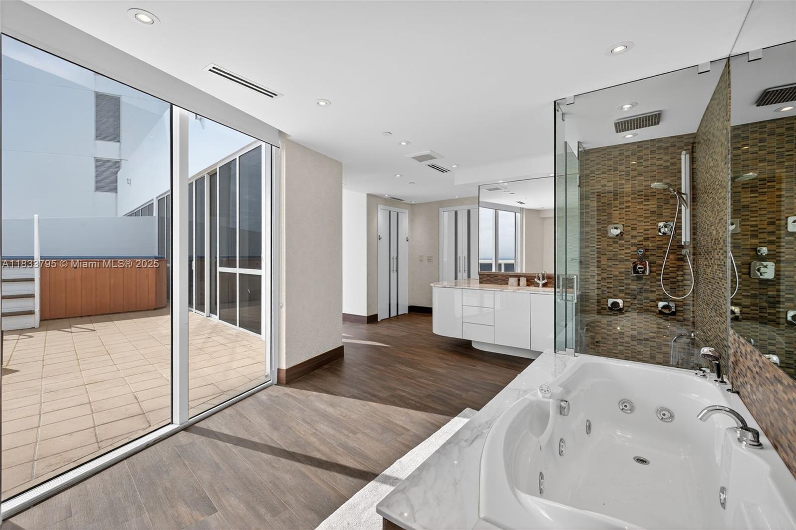 Ver detalles TS2 & TS3 4 / 5 3806 sq. ft. $ 2025-07-03 0 foto