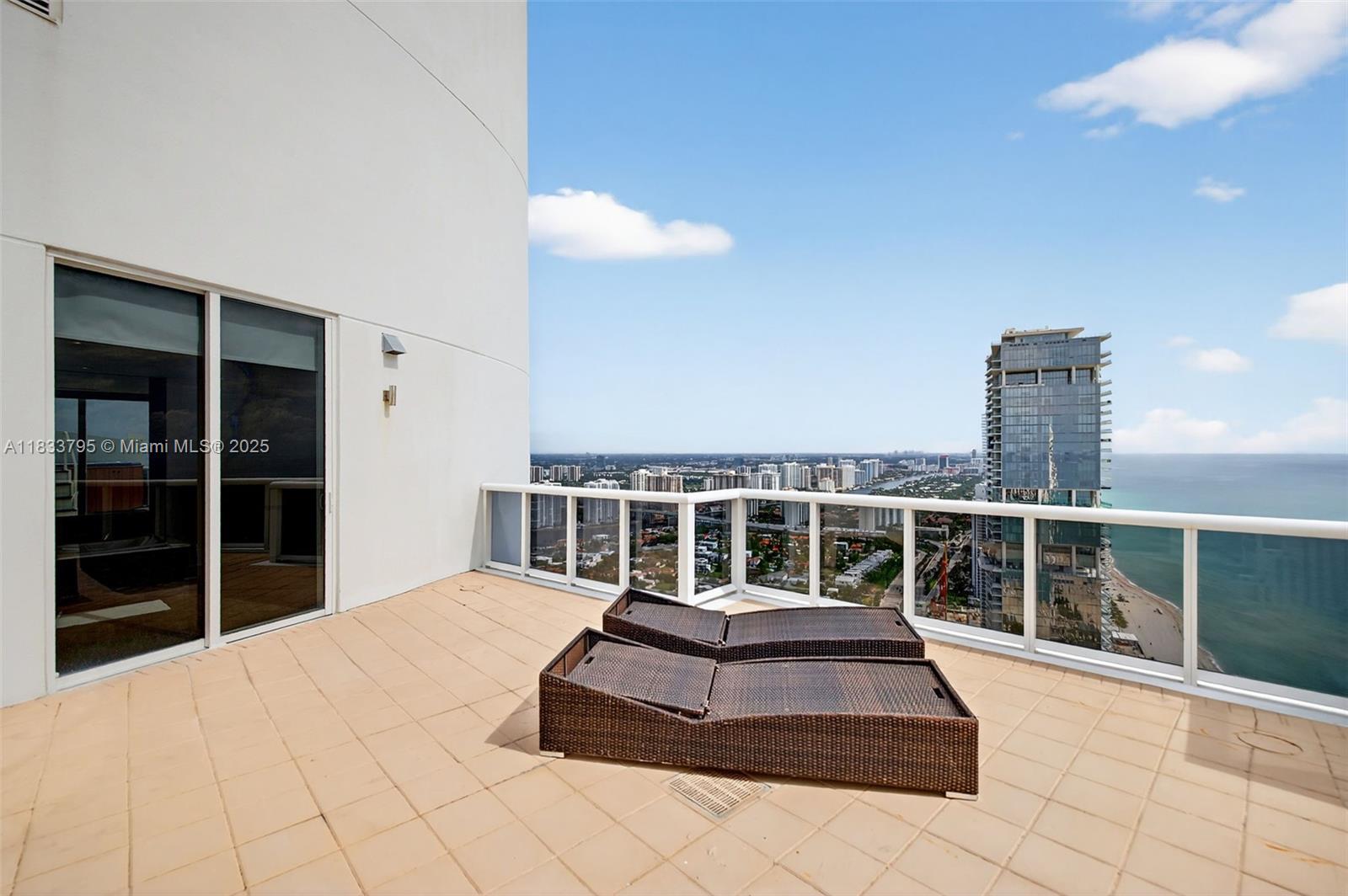 Ver detalles TS2 & TS3 4 / 5 3806 sq. ft. $ 2025-07-03 0 foto