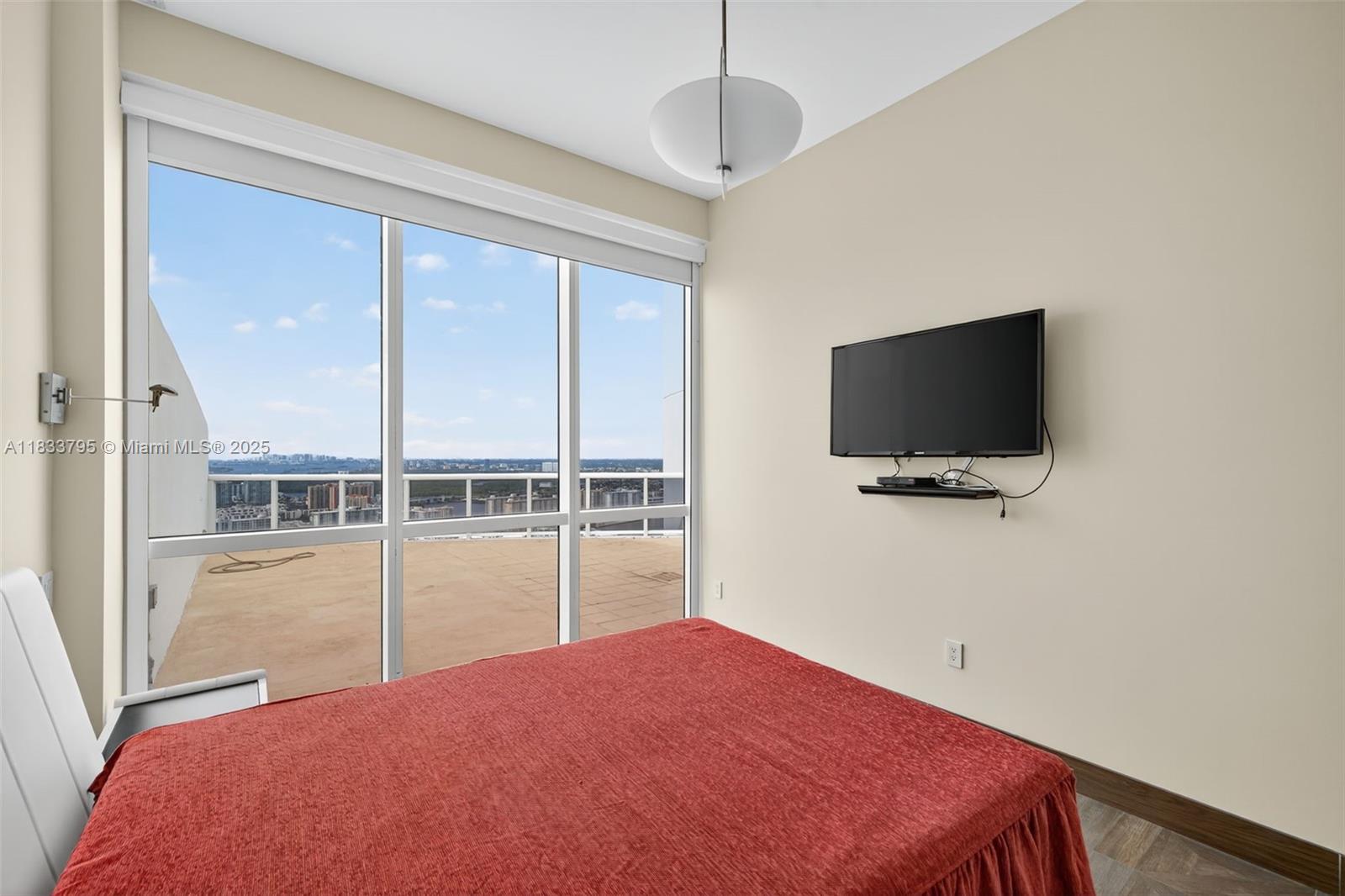 Ver detalles TS2 & TS3 4 / 5 3806 sq. ft. $ 2025-07-03 0 foto
