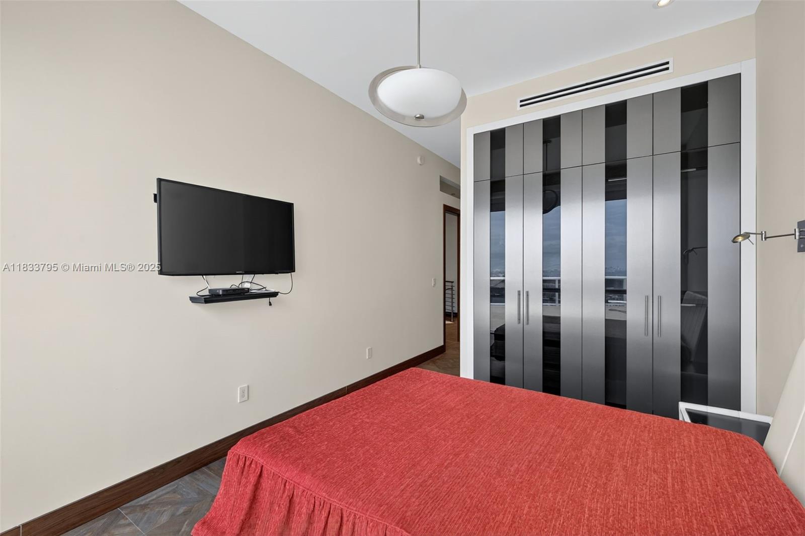 Ver detalles TS2 & TS3 4 / 5 3806 sq. ft. $ 2025-07-03 0 foto