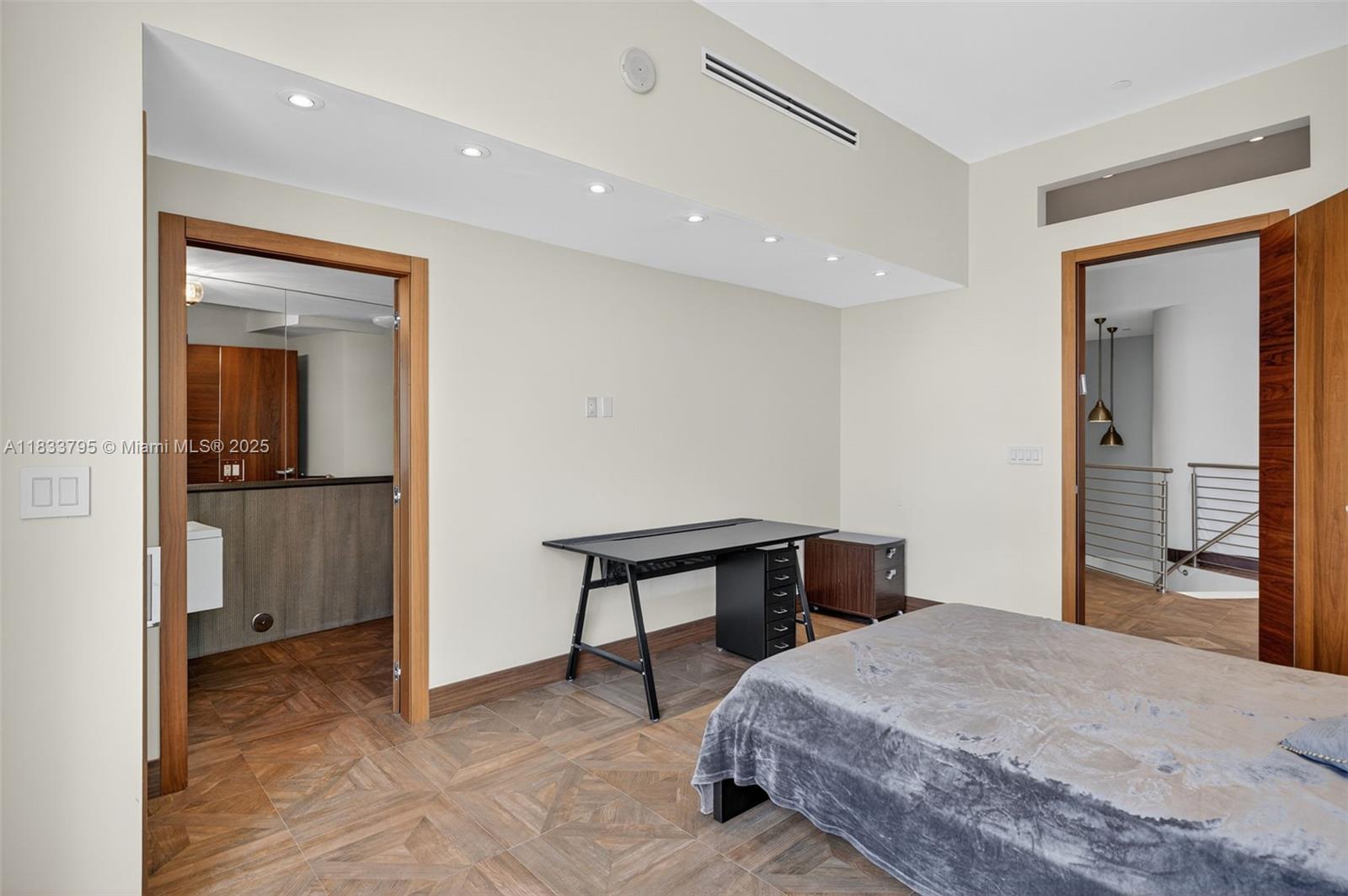 Ver detalles TS2 & TS3 4 / 5 3806 sq. ft. $ 2025-07-03 0 foto