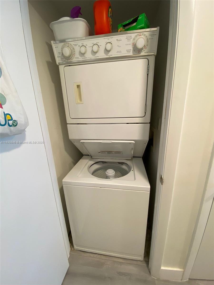 Подробнее 1409 2 / 1 1086 кв.футов $ 2025-07-03 0 Фото