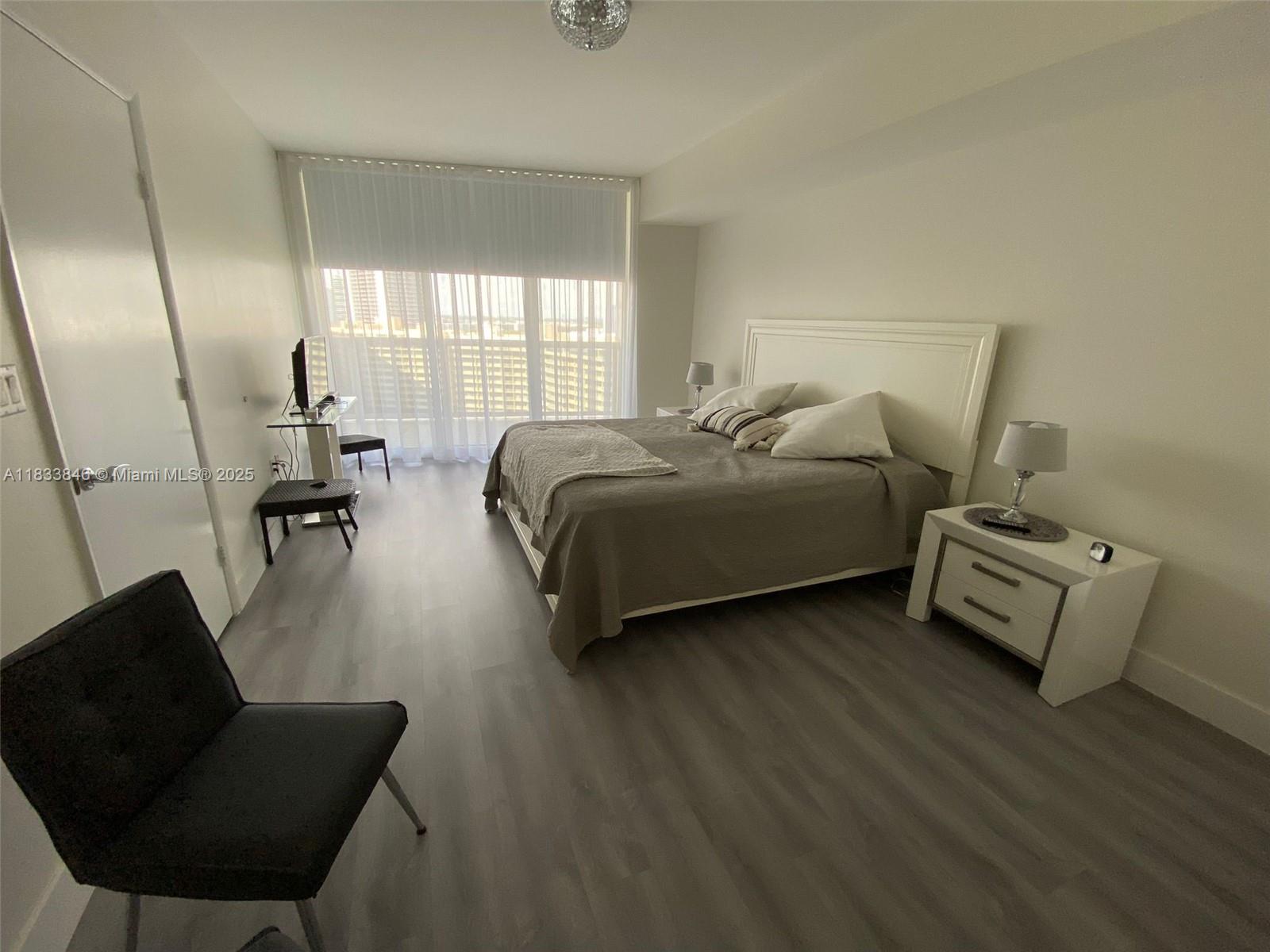 Подробнее 1409 2 / 1 1086 кв.футов $ 2025-07-03 0 Фото