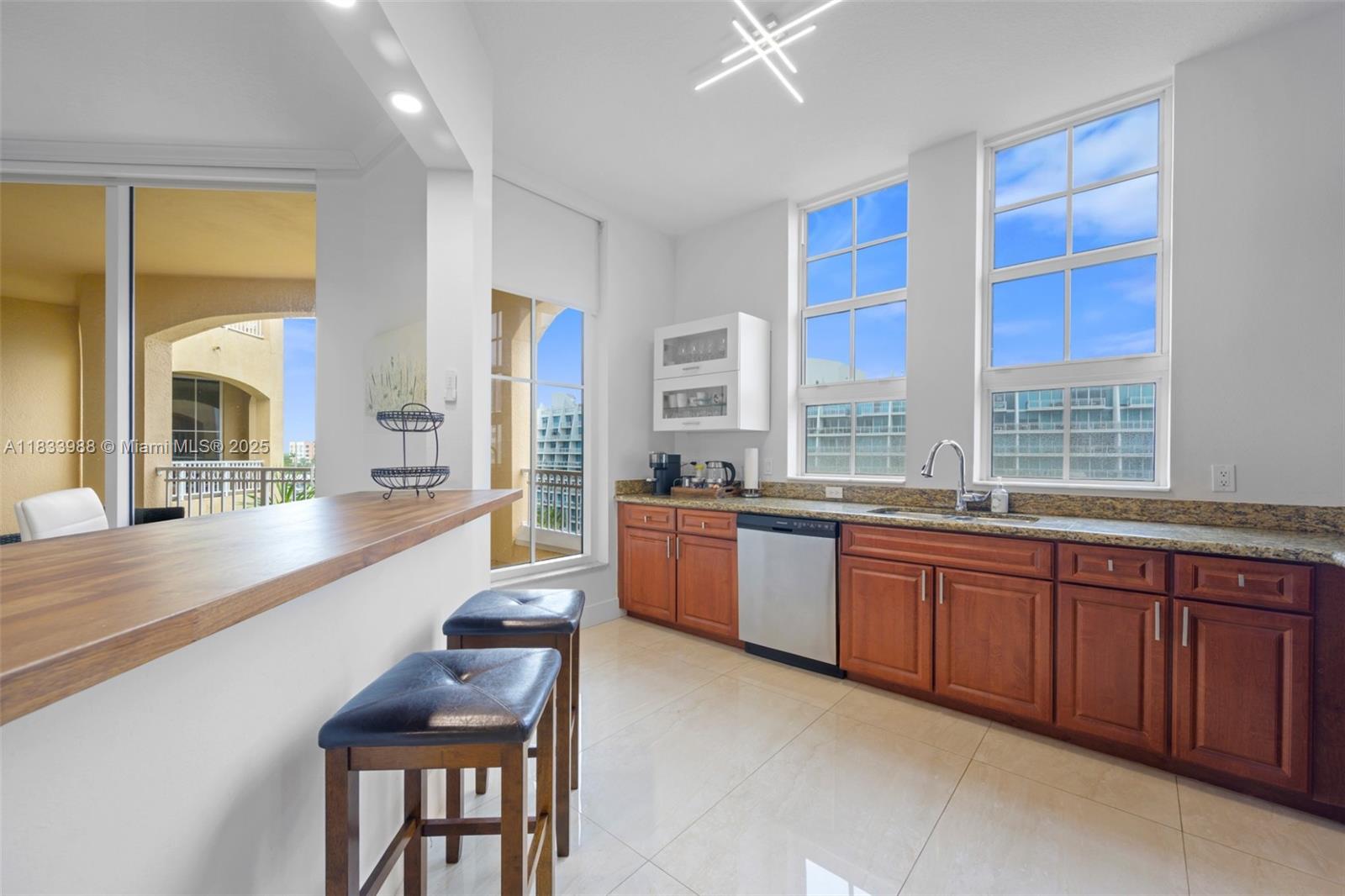 Photo of 3001 185th St  #613, Aventura, Florida, 33180 - 