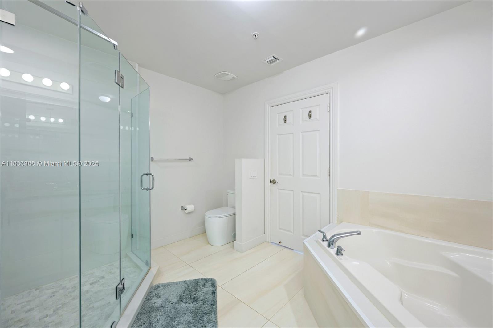 Photo of 3001 185th St  #613, Aventura, Florida, 33180 - 