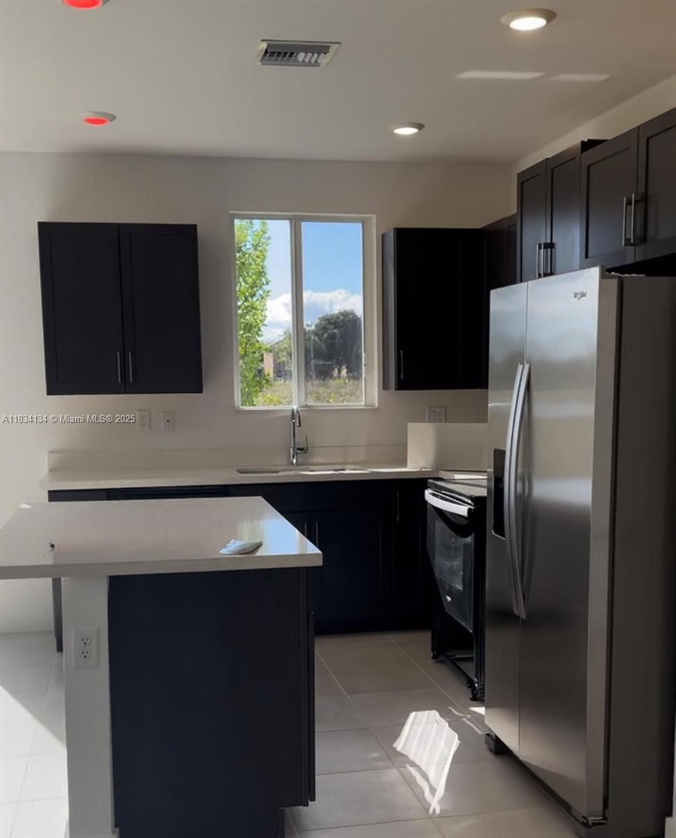 See details 1090 4 / 3 1374 sq. ft. $ 2025-07-22 0 Photo