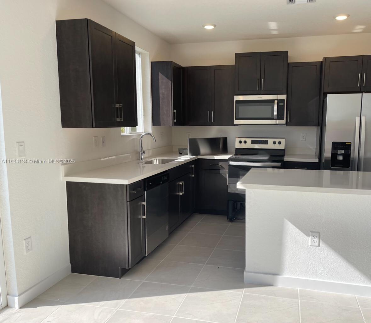 See details 1090 4 / 3 1374 sq. ft. $ 2025-07-22 0 Photo