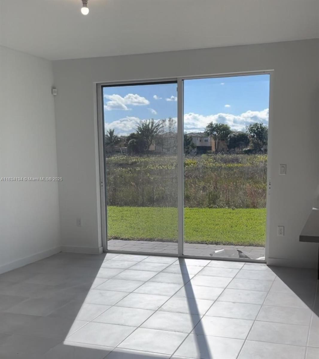 See details 1090 4 / 3 1374 sq. ft. $ 2025-07-22 0 Photo