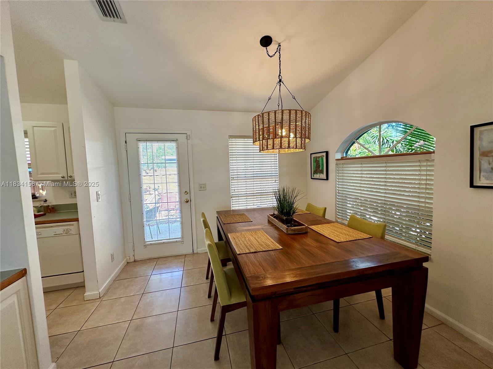 See details / 1835 sq. ft. $ 2025-07-03 0 Photo