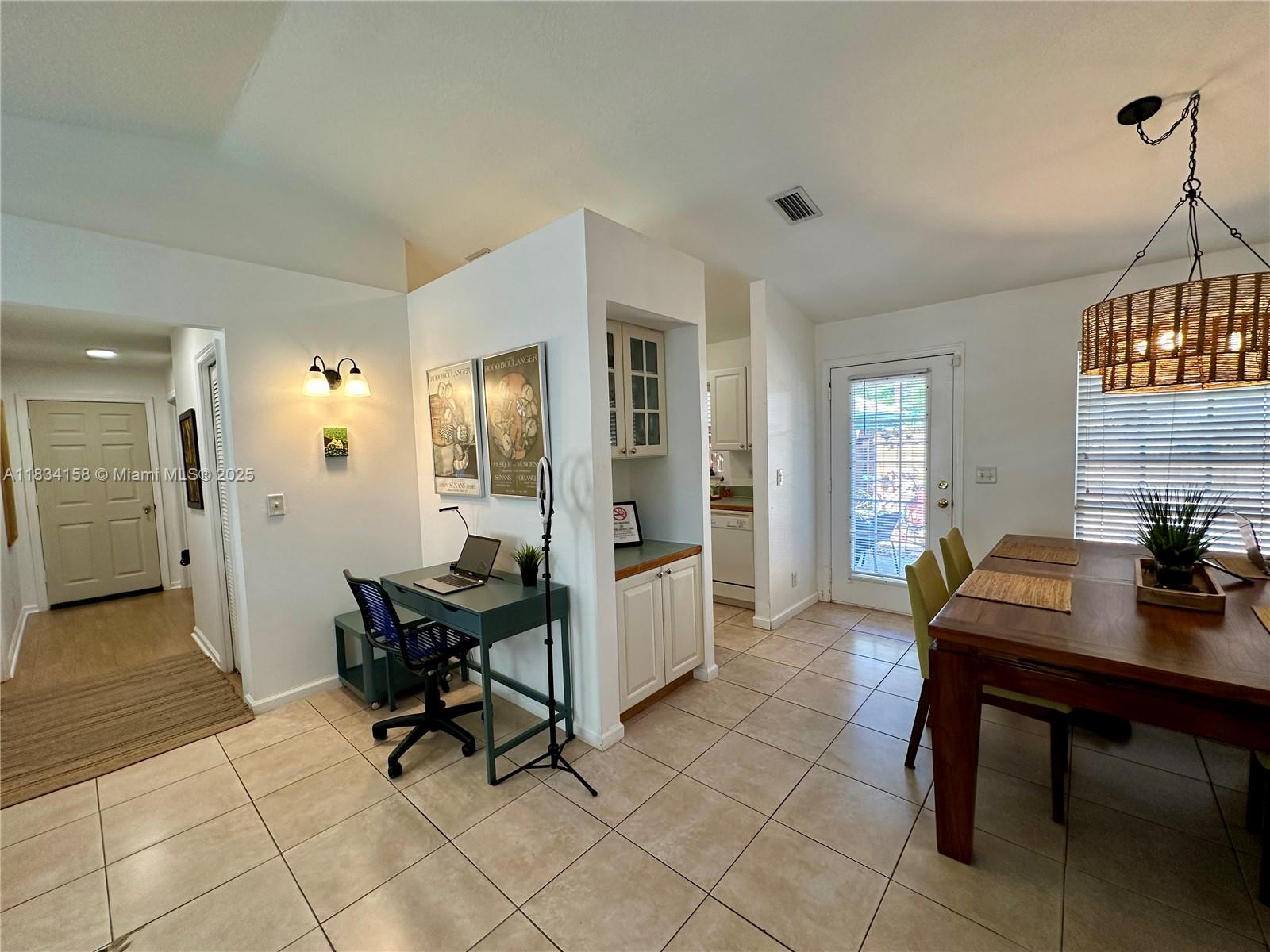 See details / 1835 sq. ft. $ 2025-07-03 0 Photo