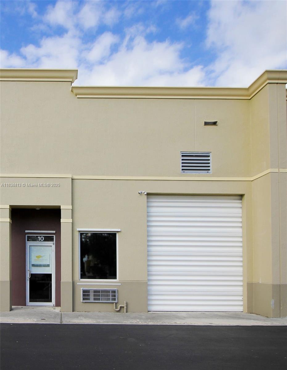 10  /   sq. ft. $ 2025-07-04 0 Photo