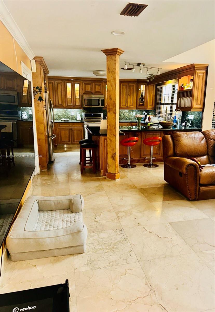See details 8565 4 / 5 3576 sq. ft. $ 2025-07-16 0 Photo