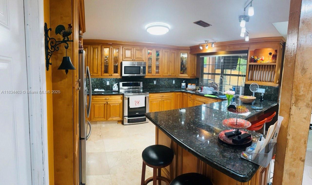 See details 8565 4 / 5 3576 sq. ft. $ 2025-07-16 0 Photo