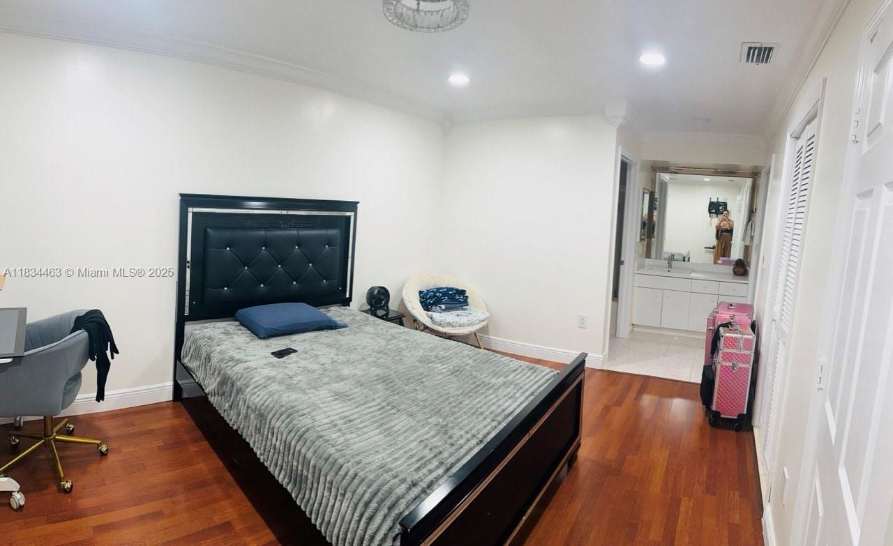 See details 8565 4 / 5 3576 sq. ft. $ 2025-07-16 0 Photo