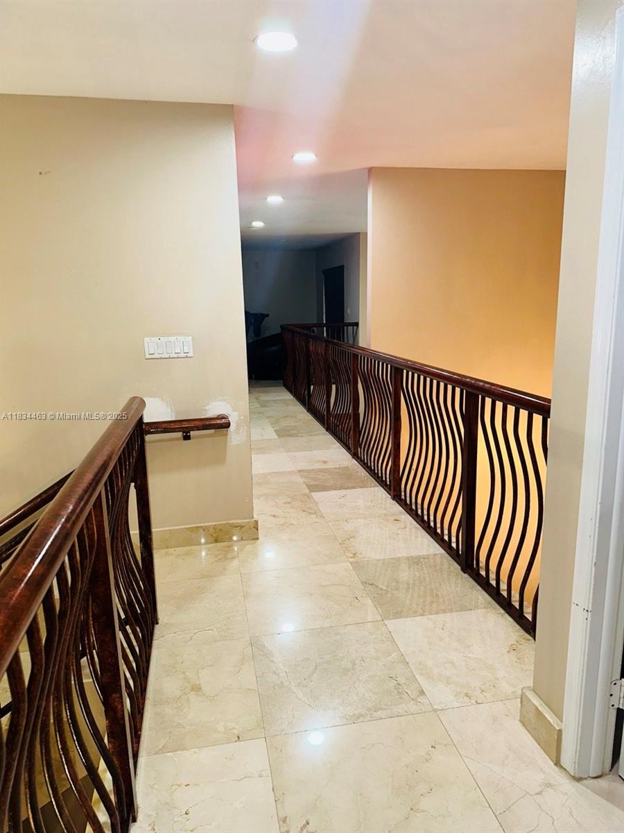 See details 8565 4 / 5 3576 sq. ft. $ 2025-07-16 0 Photo