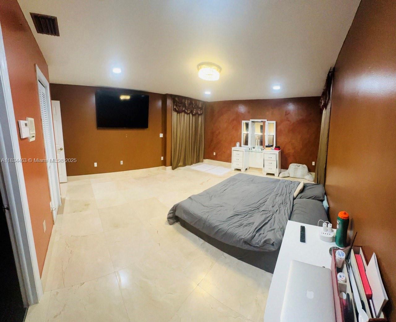 See details 8565 4 / 5 3576 sq. ft. $ 2025-07-16 0 Photo