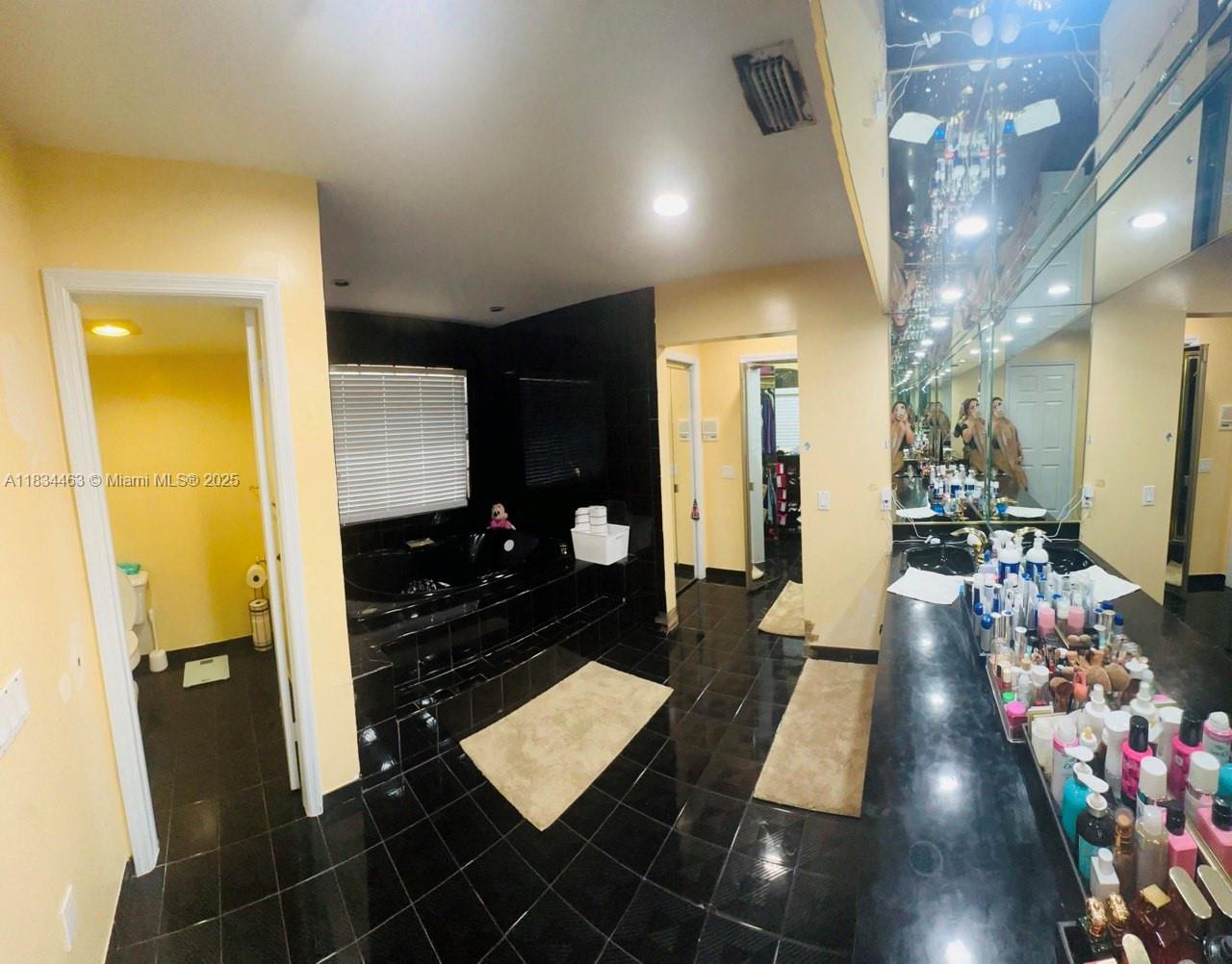 See details 8565 4 / 5 3576 sq. ft. $ 2025-07-16 0 Photo