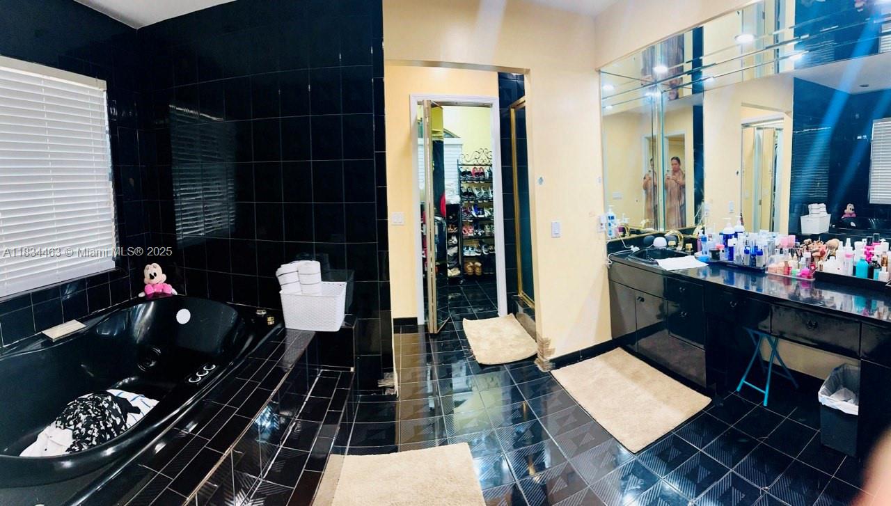 See details 8565 4 / 5 3576 sq. ft. $ 2025-07-16 0 Photo