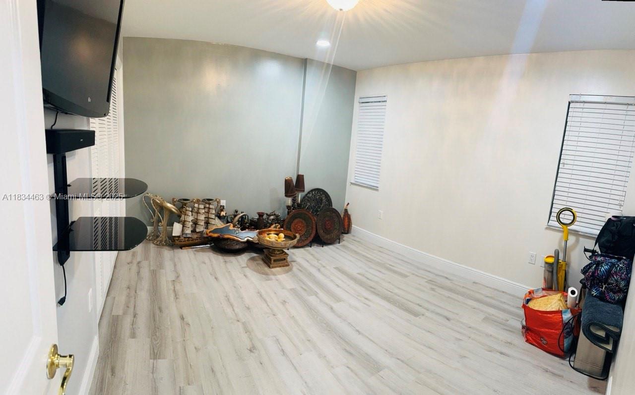 See details 8565 4 / 5 3576 sq. ft. $ 2025-07-16 0 Photo