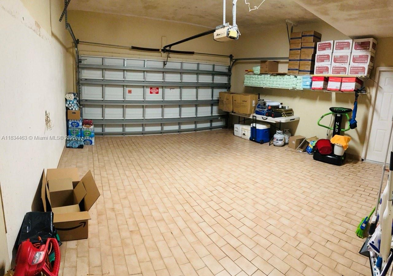 See details 8565 4 / 5 3576 sq. ft. $ 2025-07-16 0 Photo