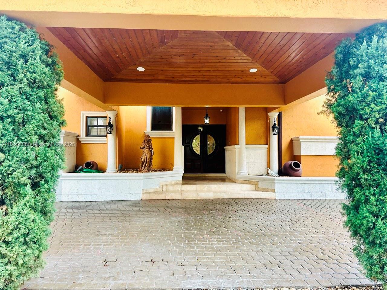 See details 8565 4 / 5 3576 sq. ft. $ 2025-07-16 0 Photo