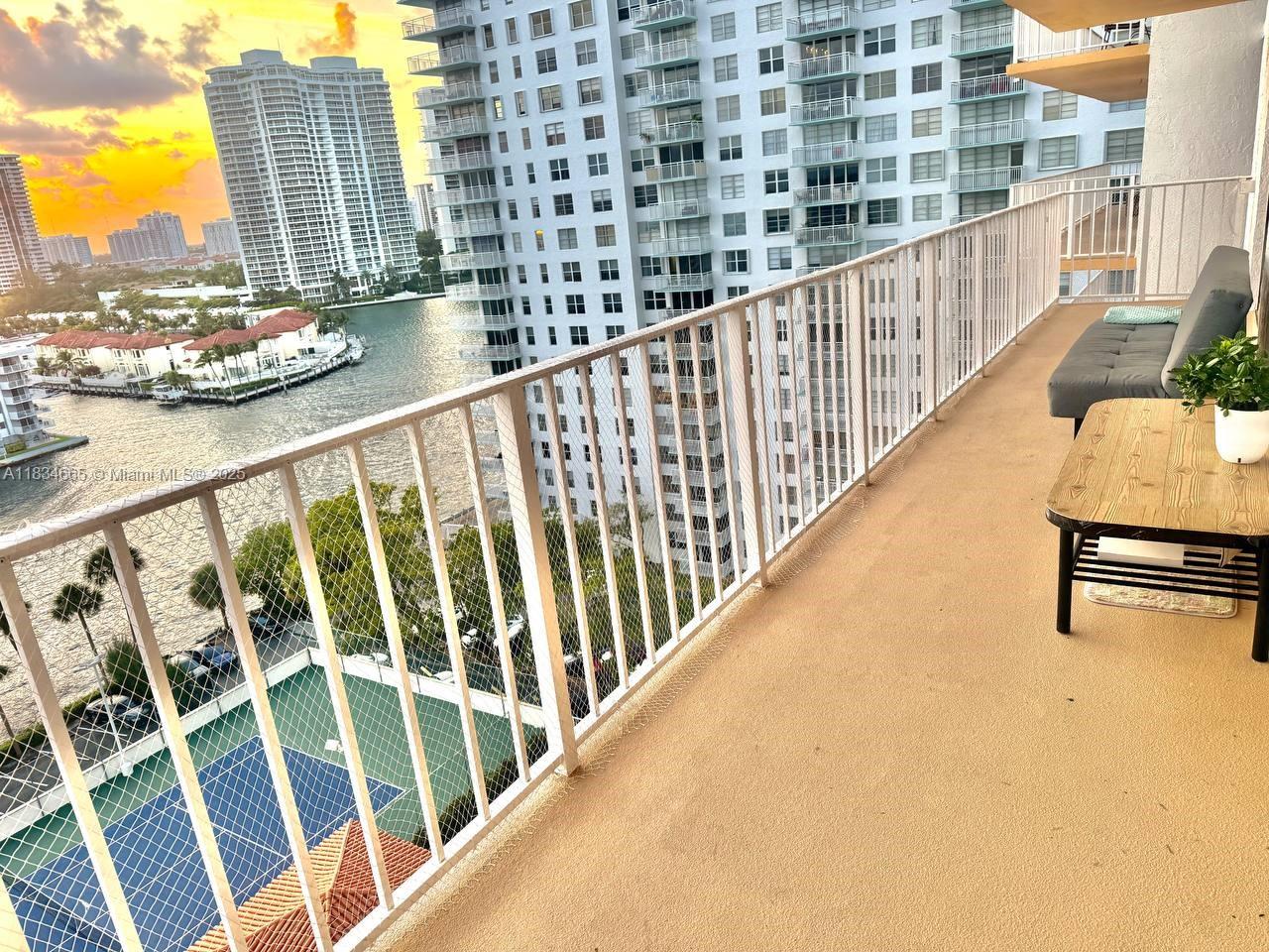 See details 1208 2 / 2 1240 sq. ft. $ 2025-07-28 0 Photo
