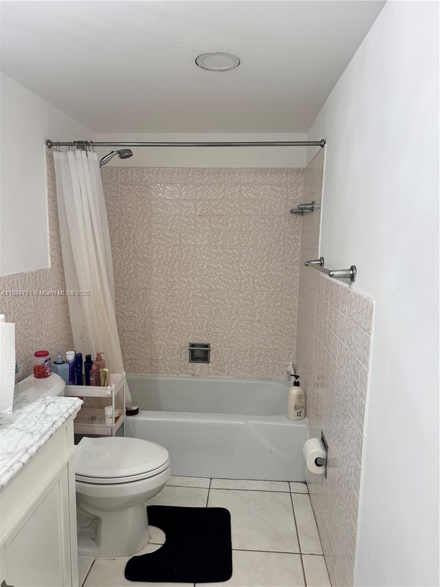 Photo of 1817 Ocean Dr  #419, Hallandale Beach, Florida, 33009 - 