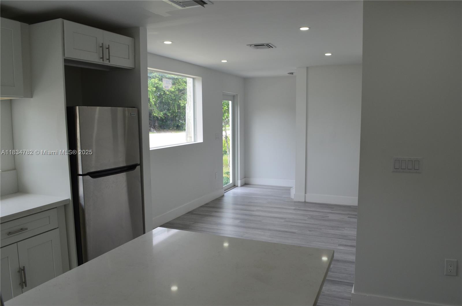 See details / 2648 sq. ft. $ 2025-07-05 0 Photo