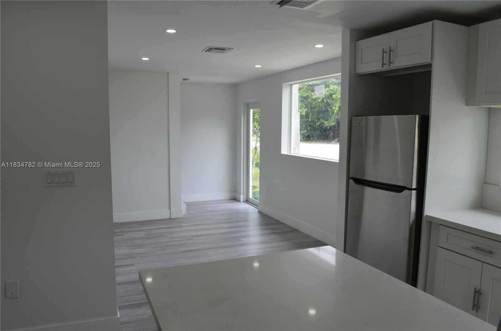 See details / 2648 sq. ft. $ 2025-07-05 0 Photo
