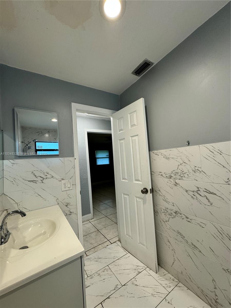 See details / 2155 sq. ft. $ 2025-07-05 0 Photo