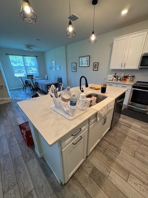 Ver detalles 1063 3 / 3 2049 sq. ft. $ 2025-07-06 0 foto