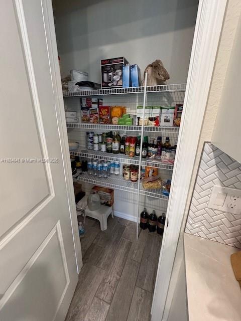 Ver detalles 1063 3 / 3 2049 sq. ft. $ 2025-07-06 0 foto