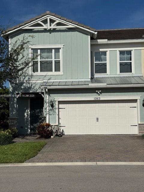Ver detalles 1063 3 / 3 2049 sq. ft. $ 2025-07-06 0 foto