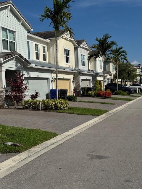 Ver detalles 1063 3 / 3 2049 sq. ft. $ 2025-07-06 0 foto