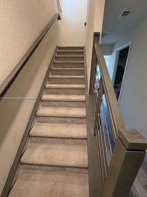Ver detalles 1063 3 / 3 2049 sq. ft. $ 2025-07-06 0 foto