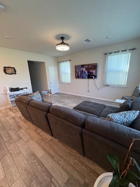 Ver detalles 1063 3 / 3 2049 sq. ft. $ 2025-07-06 0 foto