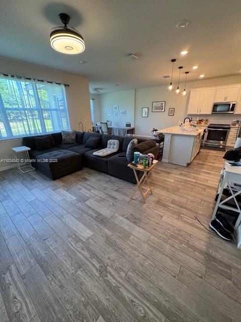 Ver detalles 1063 3 / 3 2049 sq. ft. $ 2025-07-06 0 foto