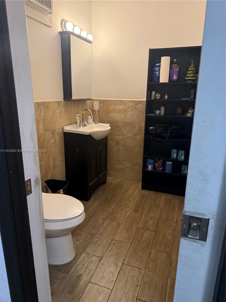 See details 3771-D / sq. ft. $ 2025-07-06 0 Photo