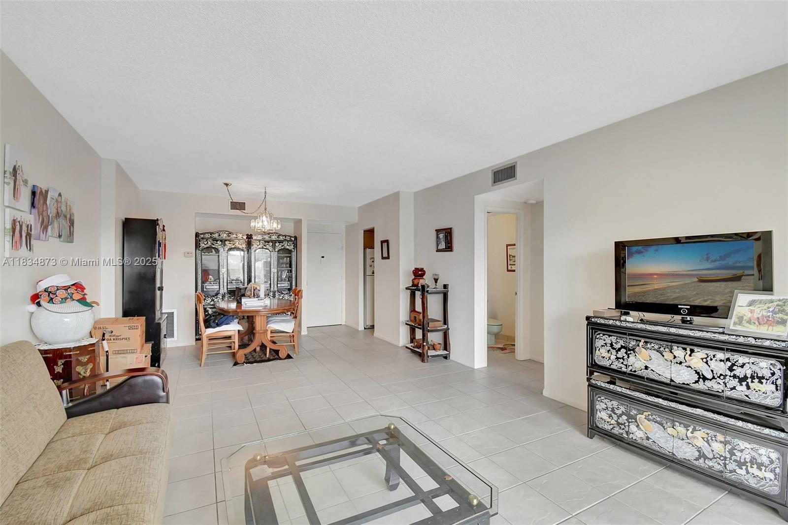 See details 306 1 / 2 844 sq. ft. $ 2025-07-21 0 Photo