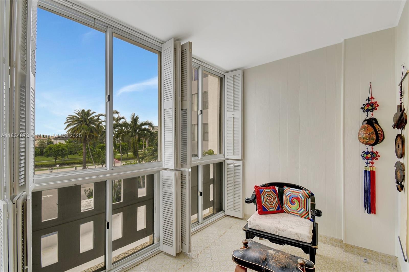 See details 306 1 / 2 844 sq. ft. $ 2025-07-21 0 Photo