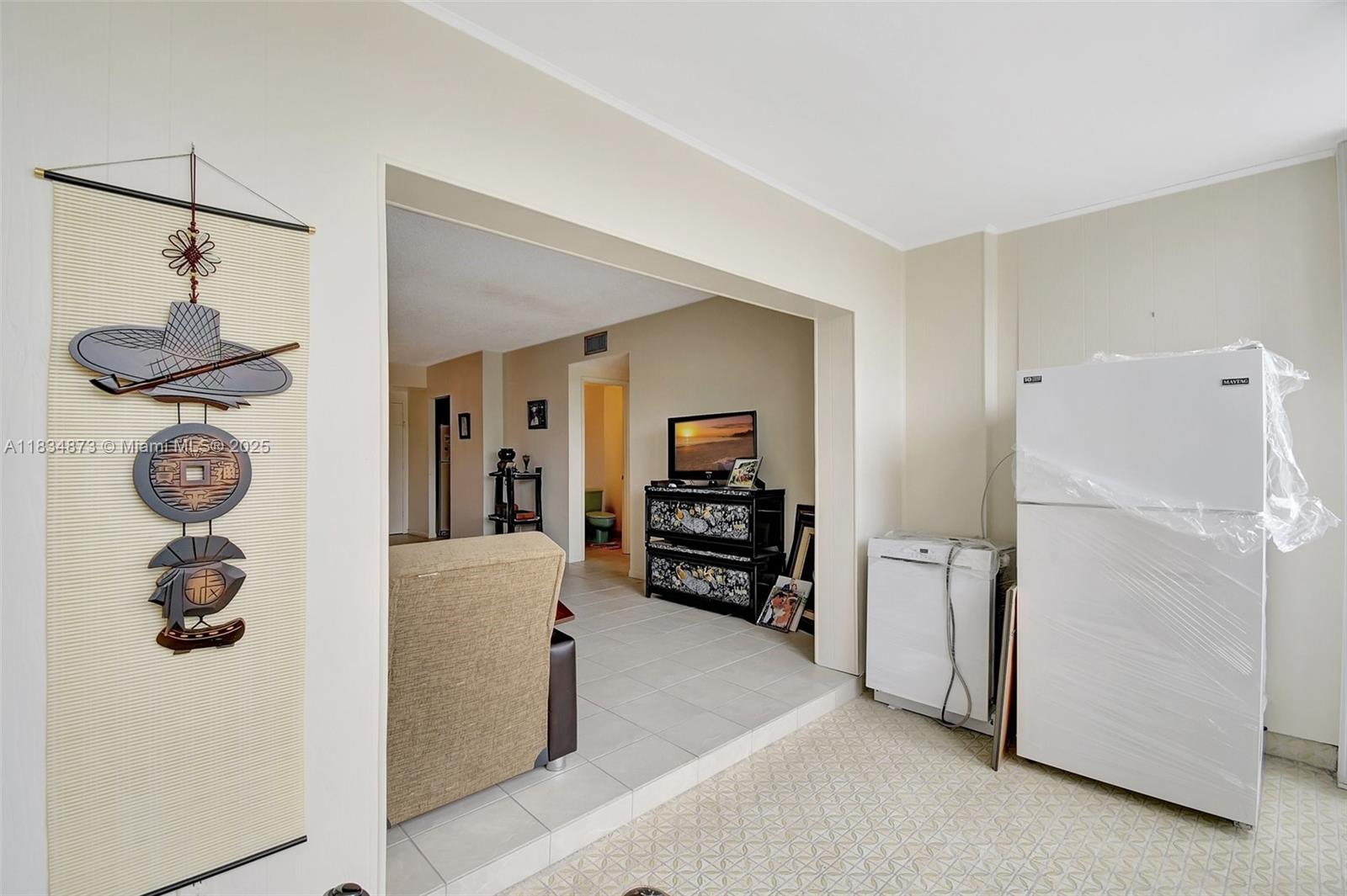 See details 306 1 / 2 844 sq. ft. $ 2025-07-21 0 Photo